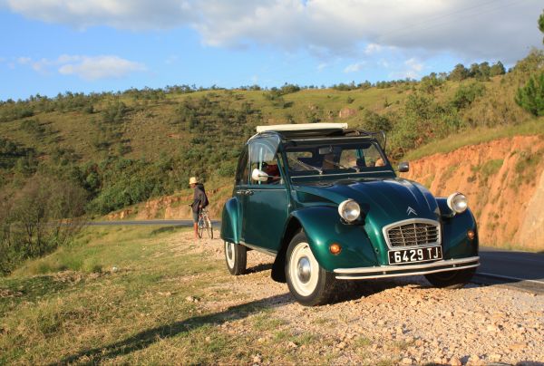 Photo : Madagascar : L'Ile rouge en 2CV