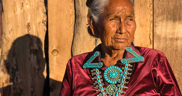 Portrait d'une femme navajo - Arizona - États-Unis