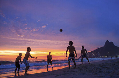 Beach-volley sur la plage au brésil