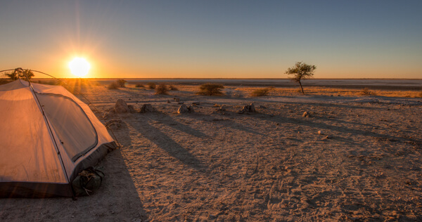 Bivouac dans le Pan de Makgadikgadi au Bassin du Kalahari